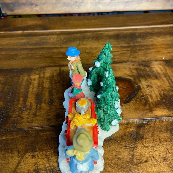 RITE AID CHRISTMAS VILLAGE FIGURE HOTDOG STAND 2.5”, no box. - Picture 2 of 7